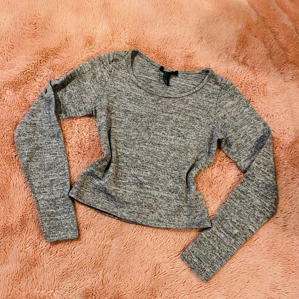 Cropped long sleeve top